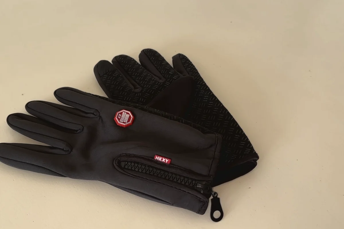 Solana Gear Thermo Gloves lying flat, showing the zipper and the logo patch